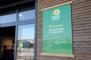 Extérieur de magasin à l'enseigne Bienvenue à la Ferme