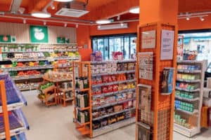 Intérieur de magasin franprix au nouveau concept oxygene