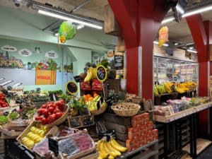 Magasin de produits bio Naturalia au concept "La Ferme" rue de la Verrerie à Paris 4ème