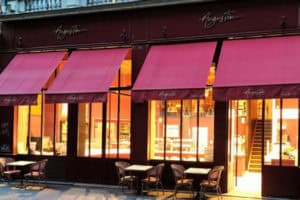 Terrasse de boulangerie à l'enseigne Augustin