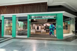 Vitrine de magasin à l'enseigne Cake Kitchen à Bordeaux-Mérignac