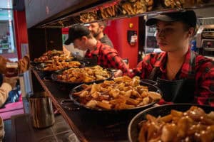 Plats de l'enseigne de restauration rapide PoutineBros