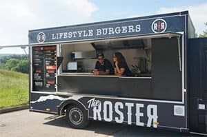 Food-truck à l'enseigne The Roster, franchise de restauration rapide